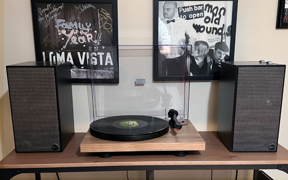 Klipsch The Fives are the best powered speakers for turntables overall. 