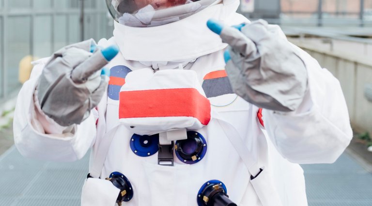 Despite previous warnings to please stop trash talking Russia, NASA veteran Scott Kelly is once again firing verbal shots at the international foe.