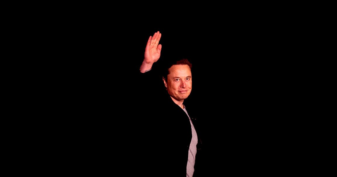 SpaceX and Tesla CEO Elon Musk got booed by thousands of people at a Dave Chappelle show in San Francisco on Sunday night.