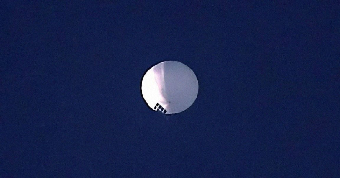 US defense officials are tracking what they suspect to be a Chinese high-altitude surveillance balloon floating above the United States, CNN reports.