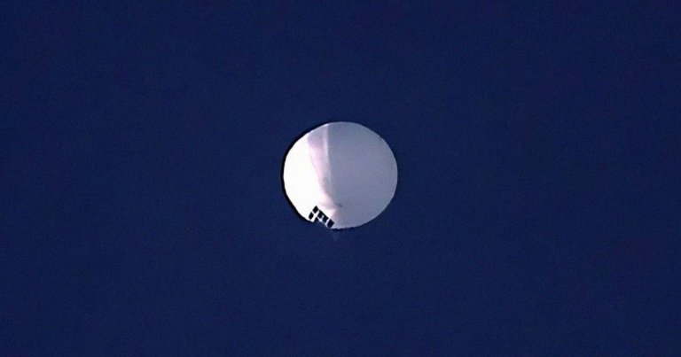 US defense officials are tracking what they suspect to be a Chinese high-altitude surveillance balloon floating above the United States, CNN reports.