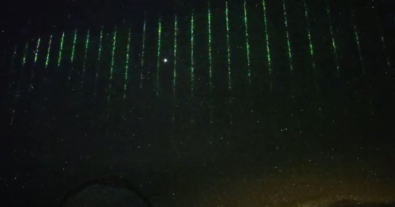 Hawaii's Big Island was treated to a light show of space lasers — but luckily, it wasn't aliens that put on the stunning spectacle.