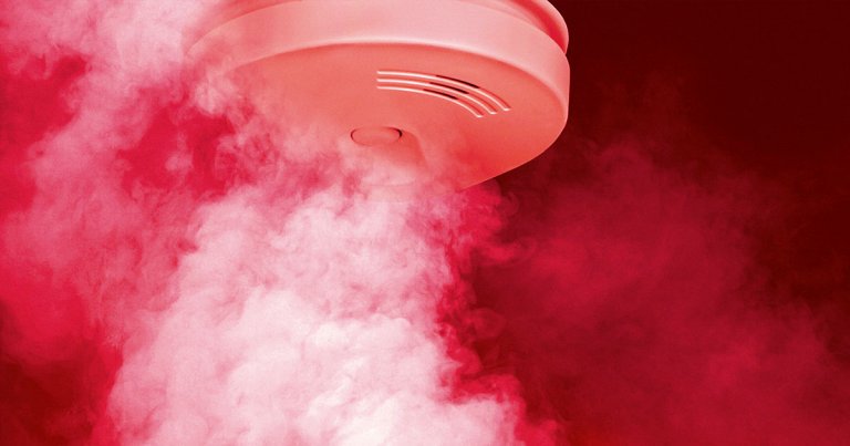 A federal watchdog is warning customers that some combination smoke and carbon monoxide detectors being sold on Amazon don't work.