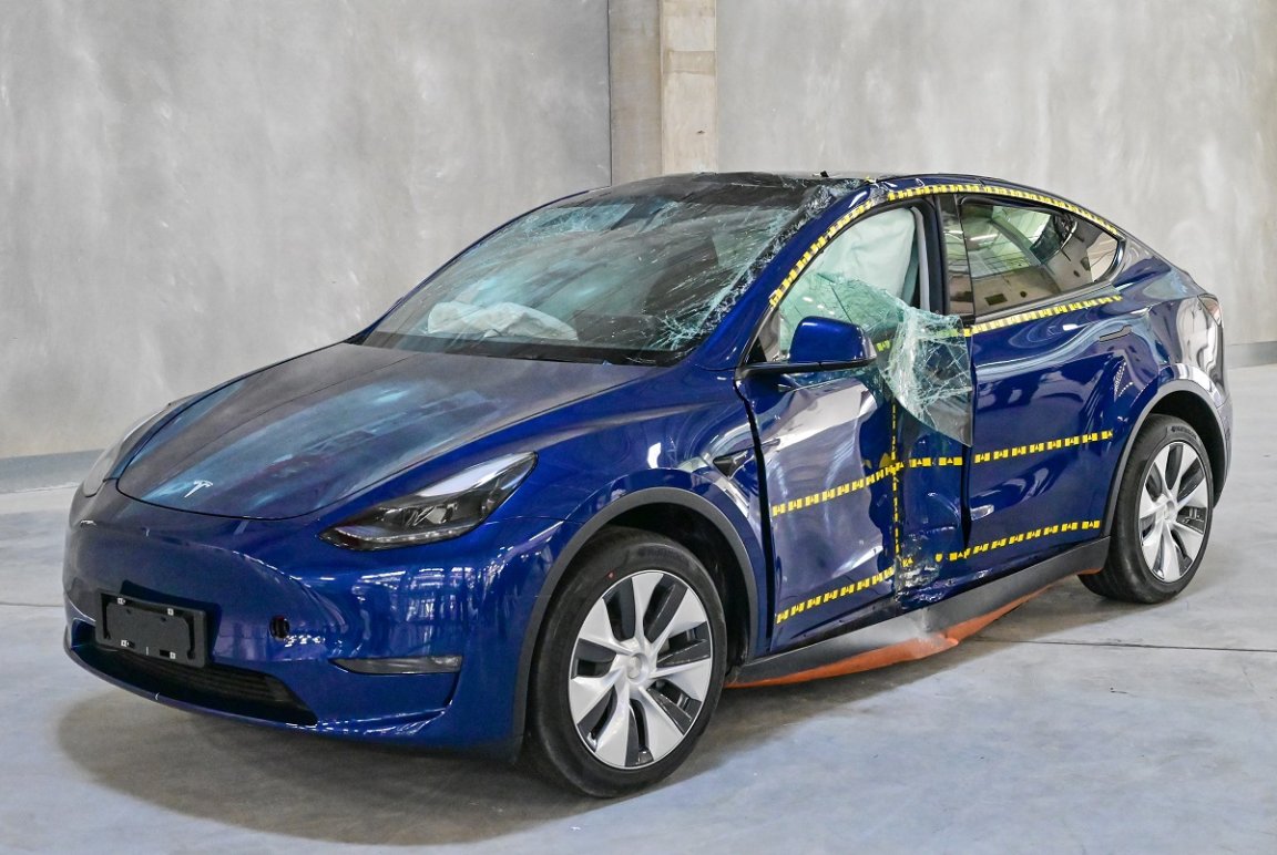 Federal officials are investigating a car crash suspected of involving Tesla's Autopilot that killed a teenager and a baby.