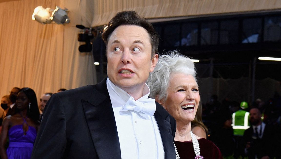Elon Musk, madman that he is, is actually going to start charging to use the social network formerly known as Twitter. 