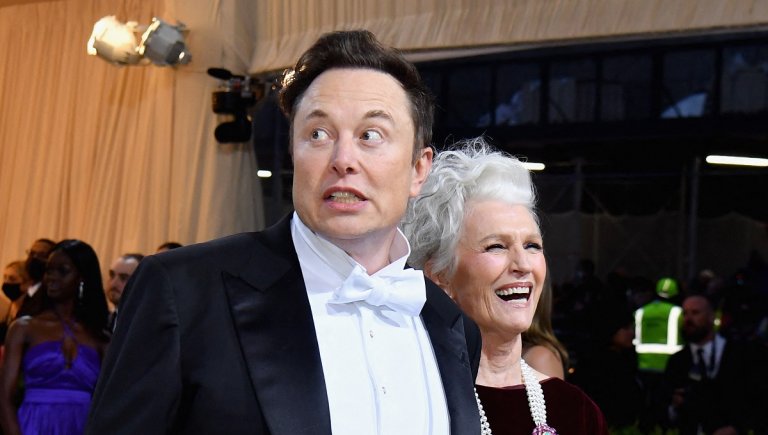 Elon Musk, madman that he is, is actually going to start charging to use the social network formerly known as Twitter. 