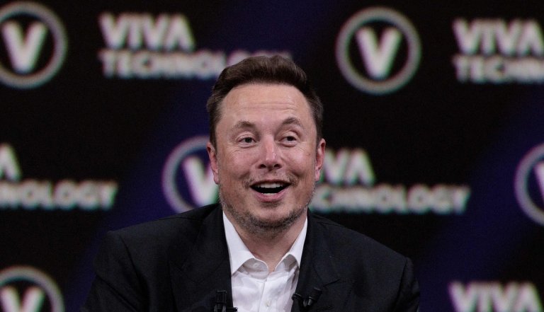 Amid rumors, Elon Musk insists that he is not, as reports suggest, going to pull out of the European Union.