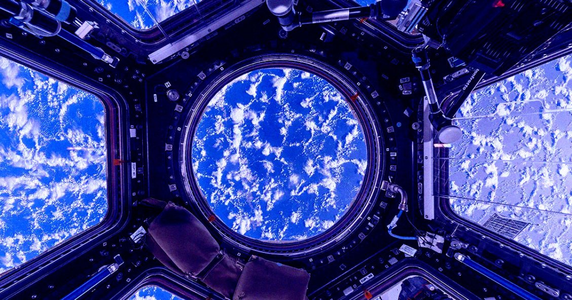 Nasa Window NASA Alarmed to See Flakes Drifting Past Space Station Window