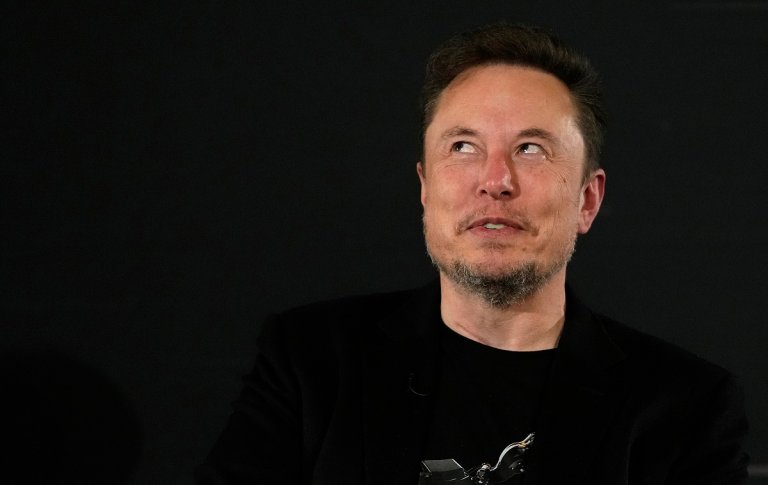 Darren Aronofsky is slated to direct the movie, which will be based on Walter Isaacson's biography of Elon Musk.
