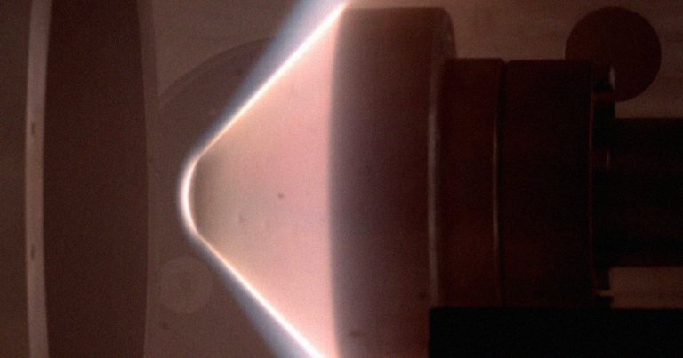 Researchers recently simulated an atmospheric probe mission through Uranus and Neptune's atmospheres inside a plasma tunnel.
