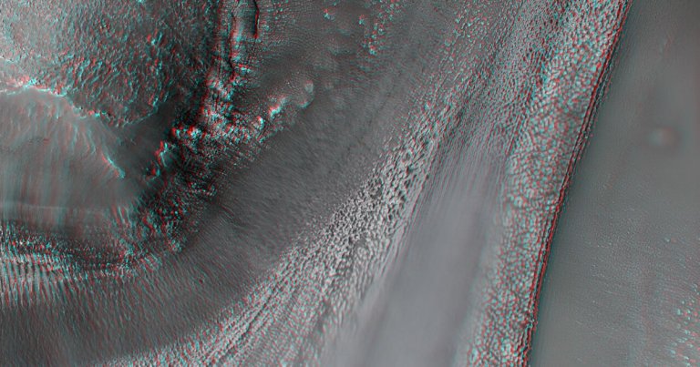 A new image captured by the Mars Reconnaissance Orbiter shows an up-close and stunning look at what's known as an ice flow.