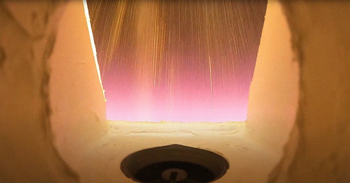 Space startup Varda Space Industries has shared a gorgeous video of one of its space capsules blasting through the Earth's atmosphere.