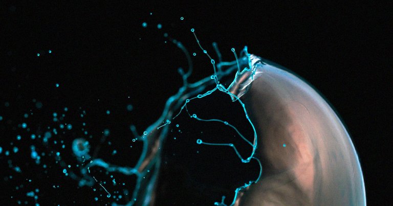 As investors are pouring billions of dollars into AI companies, analysts are starting to become wary of an "AI bubble" that's forming.