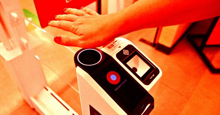 Amazon is giving up with its unusual "Just Walk Out" technology, which allowed customers to simply walk out with their stuff.