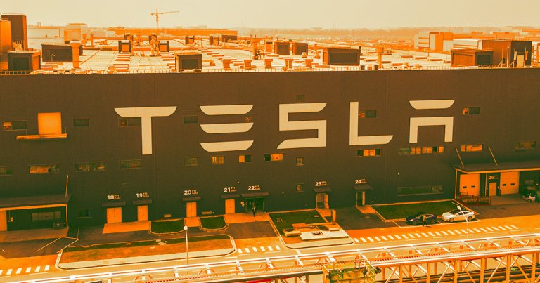 According to its official career page, Tesla has just three job listings in the United States, as layoffs continue.