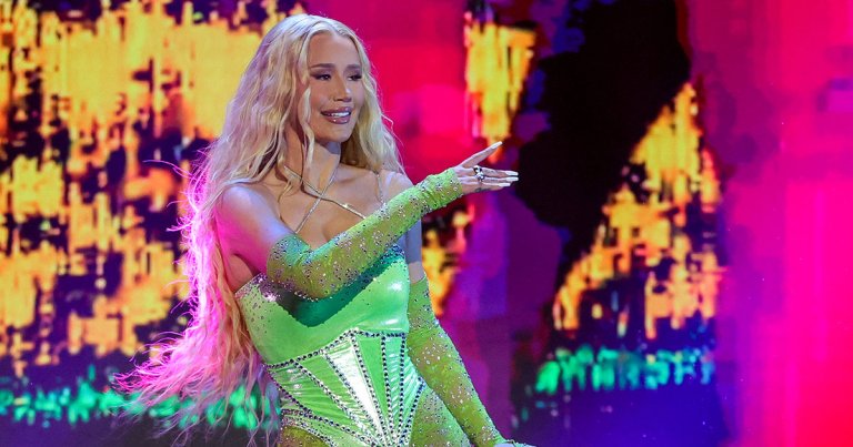 Rapper Iggy Azalea launched a sketchy crypto token dubbed "MOTHER" that can soon allegedly be used to purchase phones.