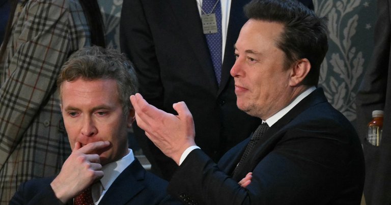 As Twitter bleeds users and revenue, Tesla investors fear that Elon Musk will sell his shares in the automaker to salvage the website.