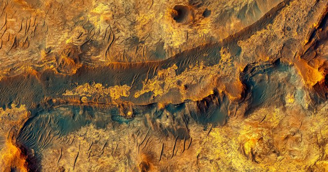 Mars Pool Scientists Discover Massive Reservoir of Water Hiding on Mars