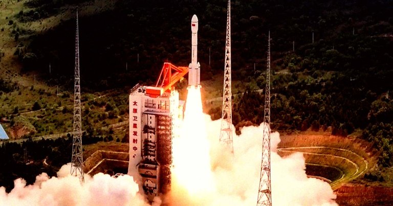 In its effort to compete with SpaceX, China has launched the first internet satellites in own constellation — and astronomers are irked.
