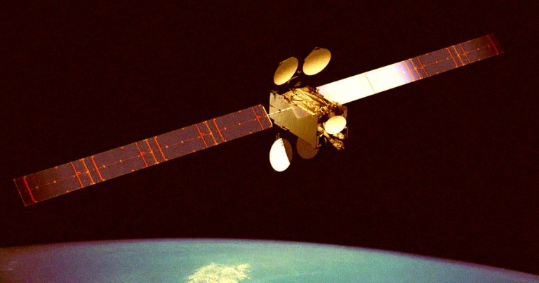 A satellite belonging to multinational service provider Intelsat mysteriously broke up in geostationary orbit over the weekend.
