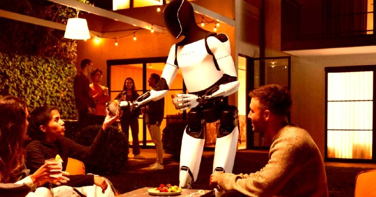 Tesla dazzled with its humanoid Optimus robots at its recent event. But it appears that their speech is really the work of a remote human.