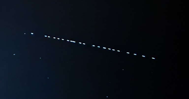 Astronomers have signed an open letter to the FCC urging that it pause Starlink and other mega-constellation launches.