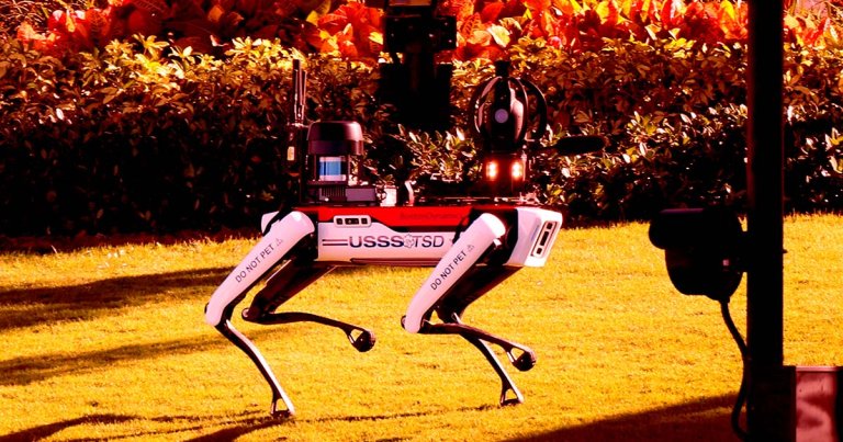 The US Secret Service has deployed a Boston Dynamics Spot robot dog in front of Donald Trump's Mar-a-Lago resort in Palm Beach, Florida.
