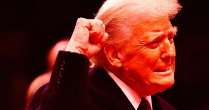 Crypto Guys Who Bought a Huge Gold Trump Statue Now Have a Problem