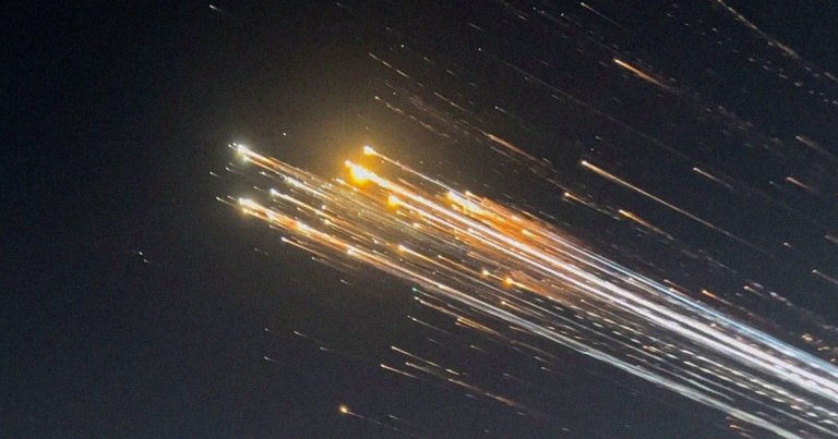 The explosion of a Starship rocket during its seventh orbital flight test may have released literal tons of harmful pollutants into the air.