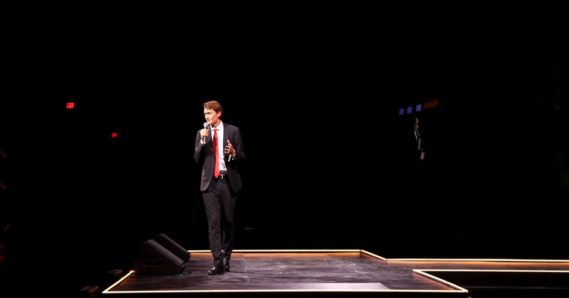 Speaking at a crypto conference, Drug Kingping Ross Ulbricht was astonished at VR and AI, and called for unity in the crypto community.