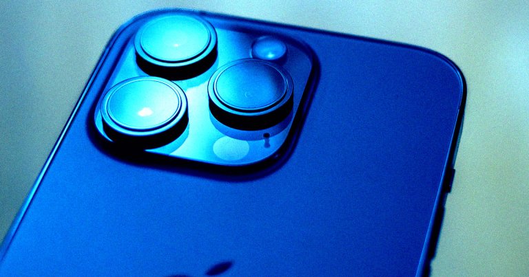 A video shows how the lidar sensors equipped on self-driving cars can wreak havoc on your smartphone camera.