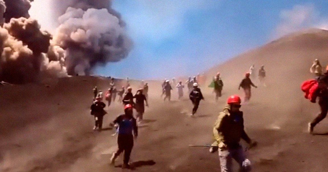 A terrifying video shows dozens of tourists fleeing a volcanic eruption of Mount Etna on the island of Sicily.