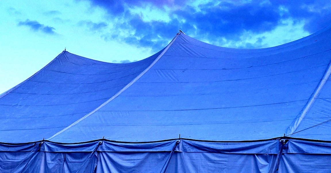 In his increasingly desperate bid to keep up in the ongoing AI race, Meta CEO Mark Zuckerberg is constructing tents for extra compute.