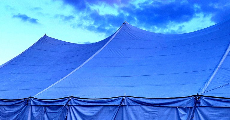 In his increasingly desperate bid to keep up in the ongoing AI race, Meta CEO Mark Zuckerberg is constructing tents for extra compute.