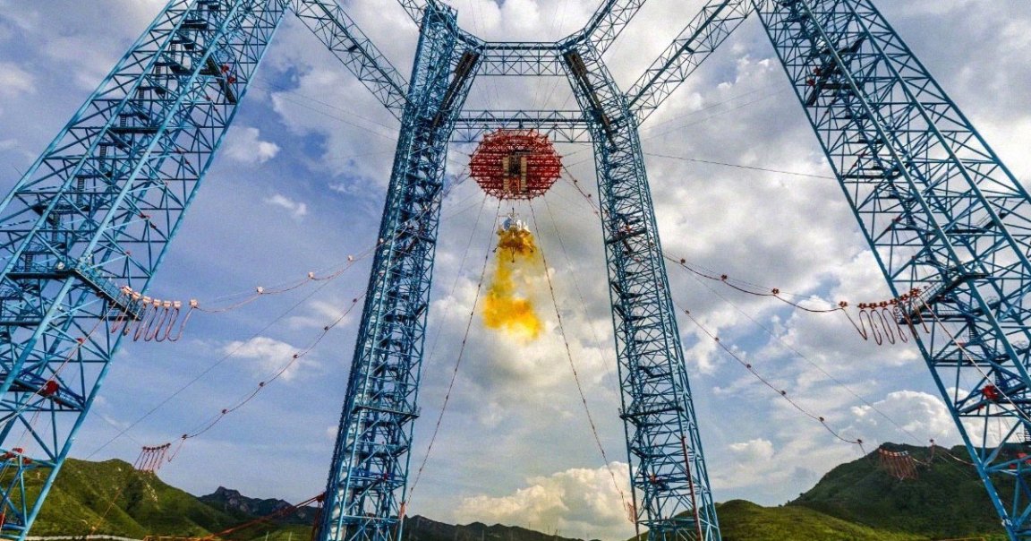It's looking more and more like NASA's helpless flailing could position China to beat the United States in the race to return to the Moon.