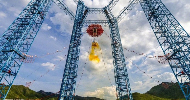 It's looking more and more like NASA's helpless flailing could position China to beat the United States in the race to return to the Moon.