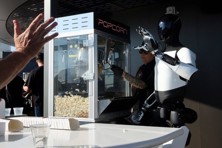 Tesla, a company known for making cars that malfunction and fall apart, is apparently faring no better at building a working restaurant. 