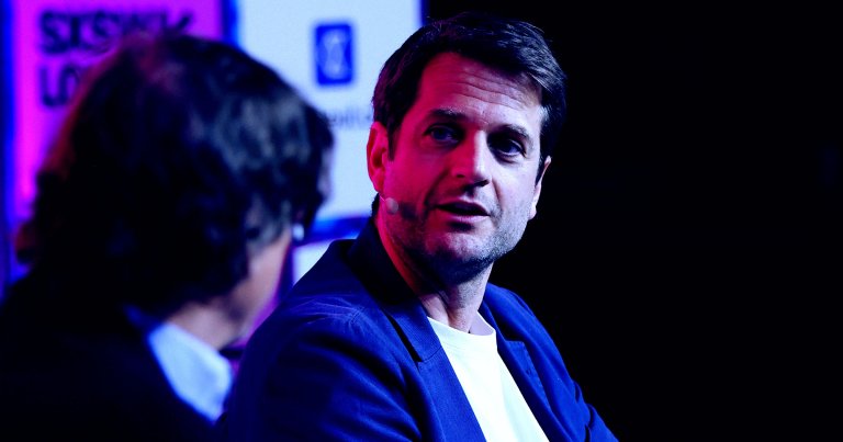 Klarna CEO Sebastian Siemiatkowski said he's been vibe coding and showing the results to his company's engineers.