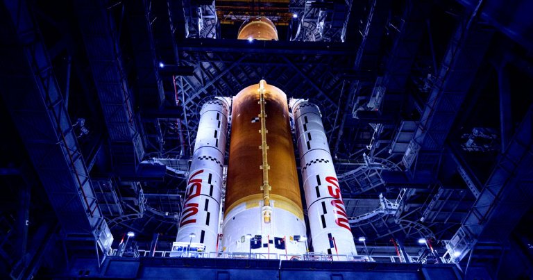 Experts warned that the United States is at risk of having China beat it to the Moon as its Artemis program continues to lag behind.