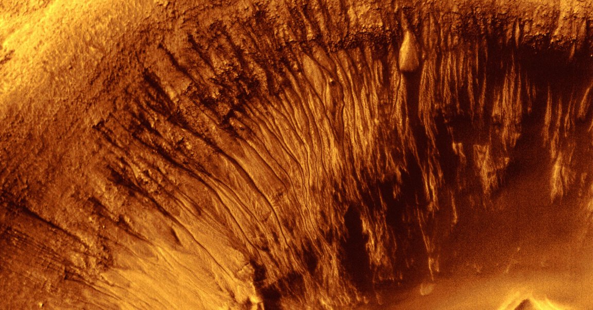 Scientists simulated the conditions of Mars in a lab to observe how blocks of carbon dioxide "dug" their way through the planet's dunes.