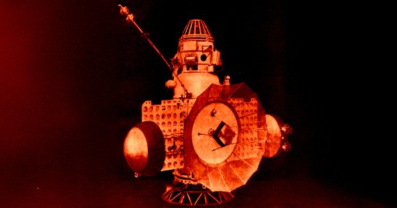 Astronomer Avi Loeb suggests that a quasi-satellite may be the "relic of an interplanetary mission by humanity from the 1960s."