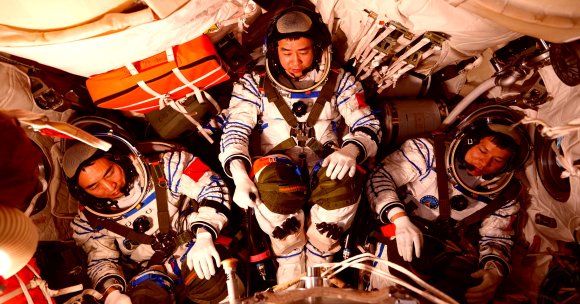 Chinese officials revealed that astronauts had found "tiny cracks" in the "return capsule's viewport window."