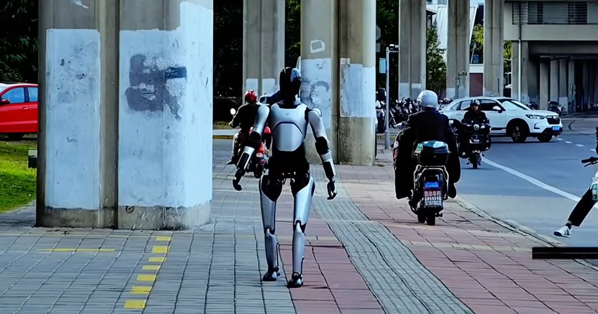 Robot Walks for Three Days Straight, Hotswapping Its Battery Over and Over in New World Record
