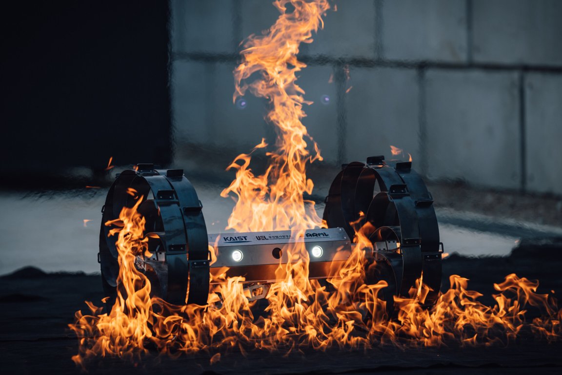 For future Moon missions, South Korean scientists created a small rover with a special wheel that can expand and contract like kinetic art.