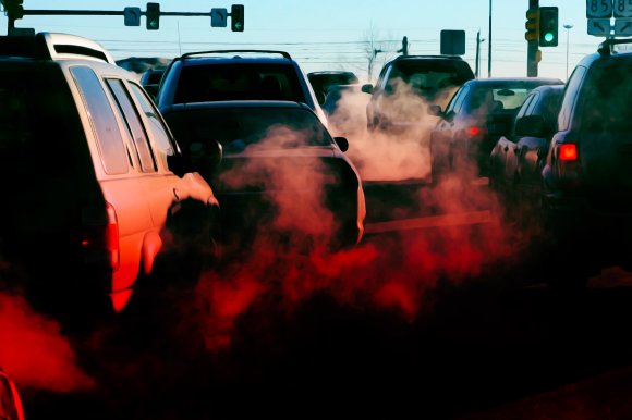 President Trump announced a plan to slash fuel efficiency regulations, allowing automakers to build more gas-guzzling cars.