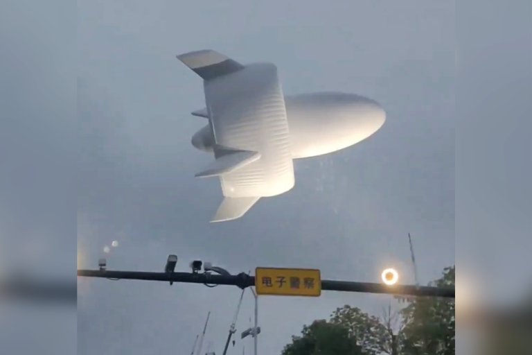 Chinese company Linyi Yunchuan recently deployed a massive airborne wind turbine, which dominated the skyline over Sichuan Province.