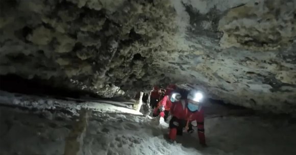 28 trainees and veterans in China's astronaut corps took part in a nearly month-long training program in a cave in Chongqing.