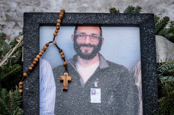 The doctor's harrowing account details how the Border Patrol agents allegedly did nothing to try Alex Pretti's life as he bled out.