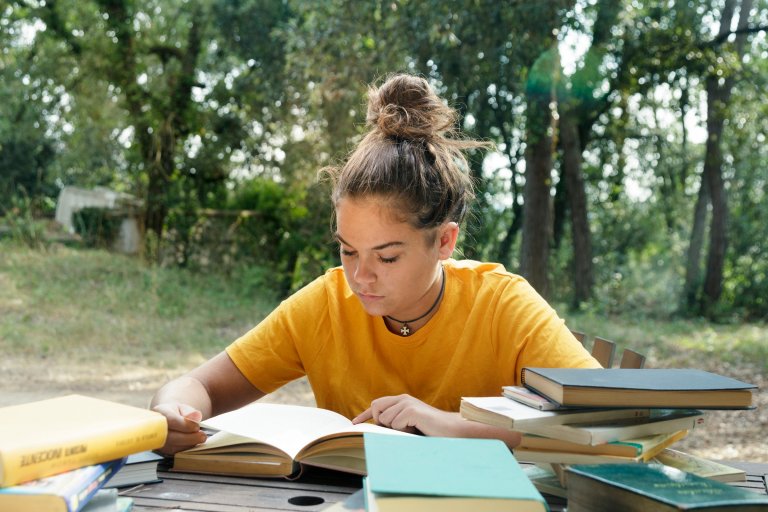 The first generation of digital natives is arriving in higher education with major shortcomings in literacy rates.