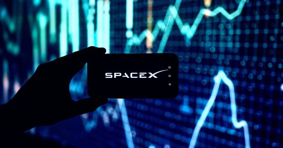 A $1.2 billion fund announced in a regulatory filing that it's looking to give mom-and-pop investors a chance to get access to SpaceX stock.